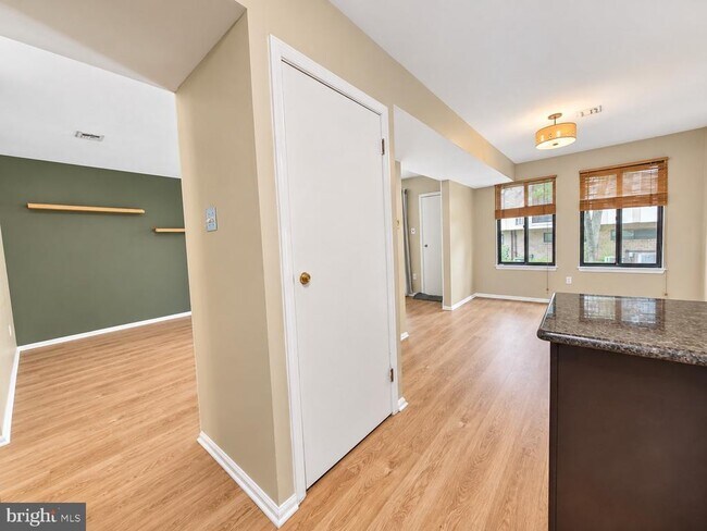 Building Photo - 5 Aspen Way