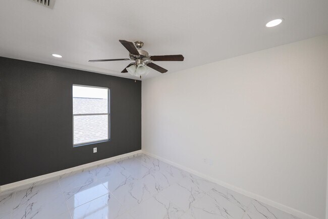 Building Photo - 12102 Ent Loop