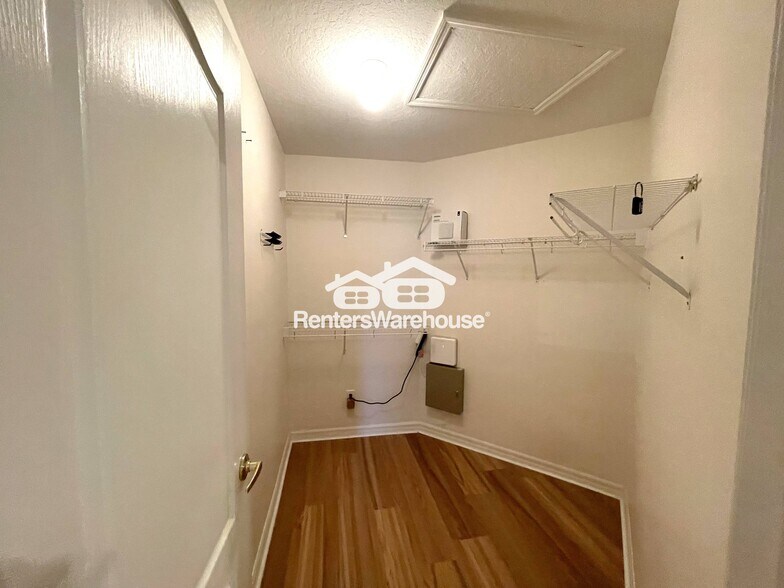Building Photo - 14950 Hidden Oaks Cir