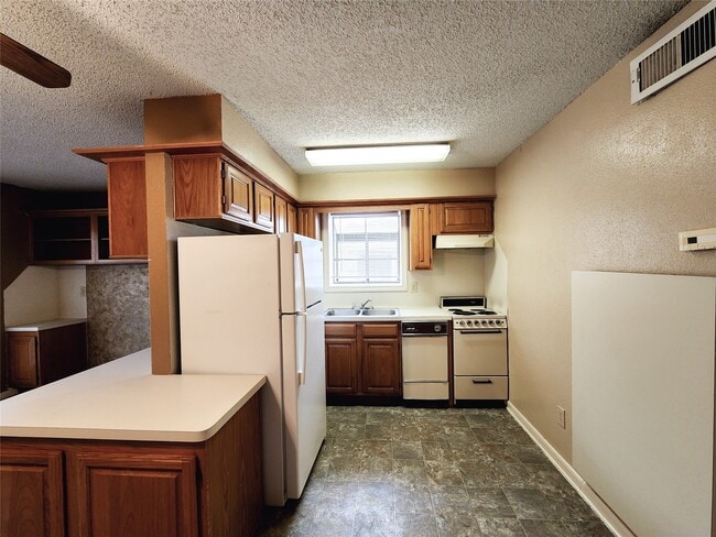 Building Photo - 1311 Antoine Dr