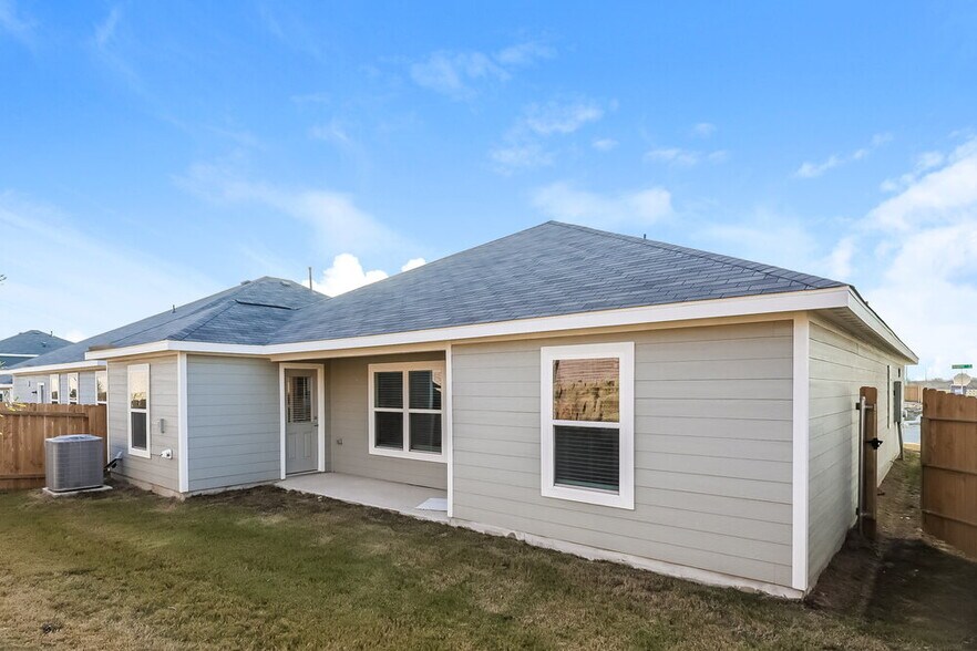Building Photo - 1301 Redpine Dr