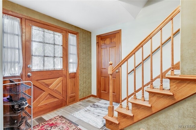 Building Photo - 71 Chaumont Dr