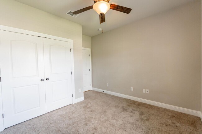 Building Photo - Beautiful 3 bed/2 bath home in Willow Heights