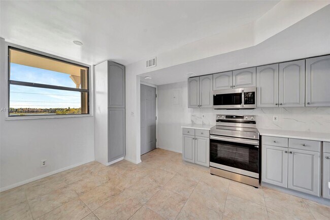 Building Photo - 117 Lake Emerald Dr