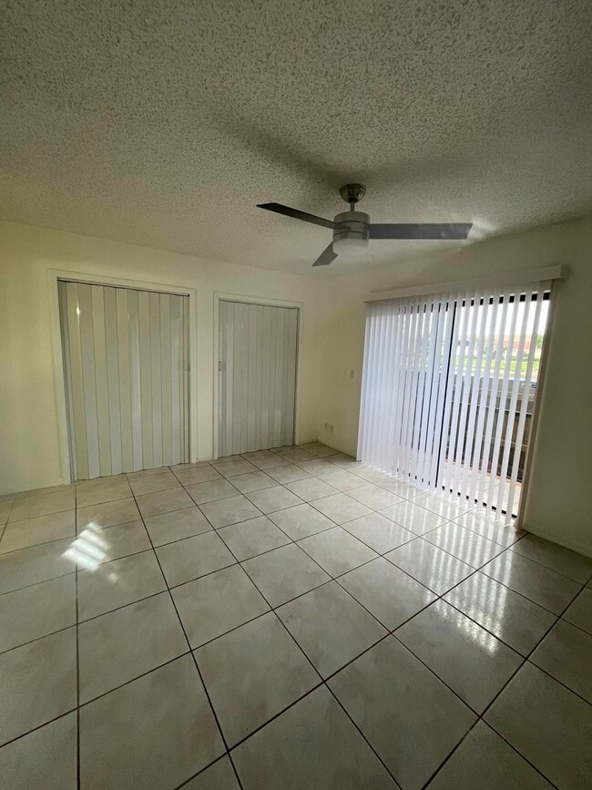 Building Photo - 4423 Woodstock Dr