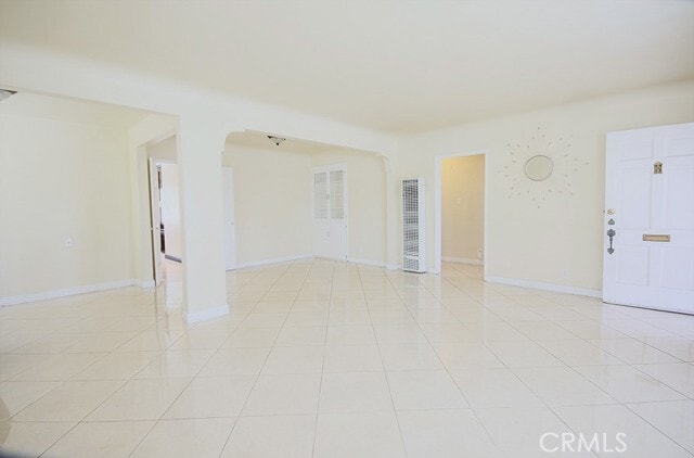 Building Photo - 2920 Los Flores Blvd