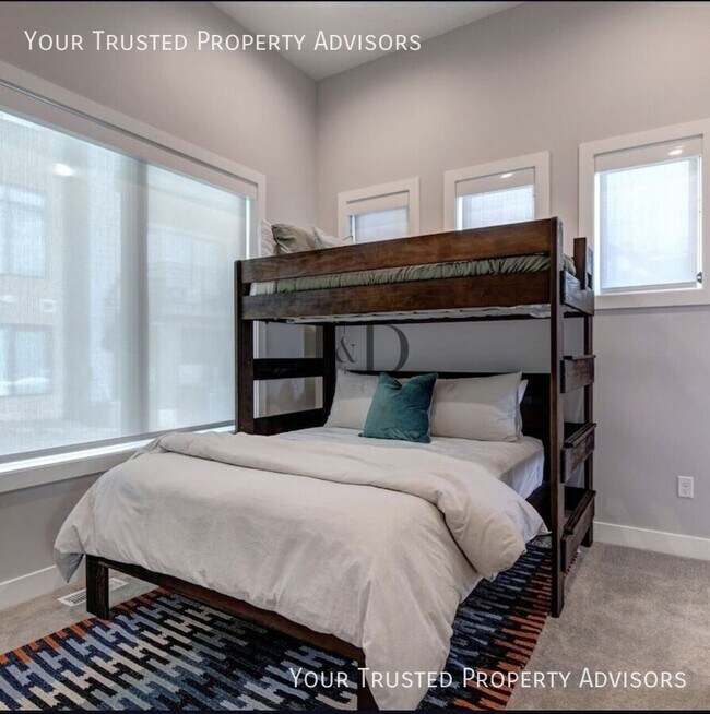 Building Photo - 807 E Klaim Dr