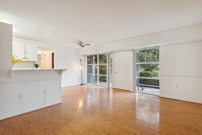 Building Photo - Kensington Terrace - patio level & parking