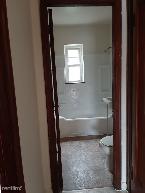 Building Photo - 977 Debbe Ln