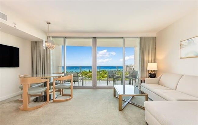 Building Photo - Rarely Available 1 BED / 1 BATH Long-term rental at The Ritz Residences!!