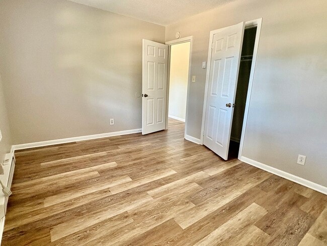 Building Photo - 301 Shelden Dr