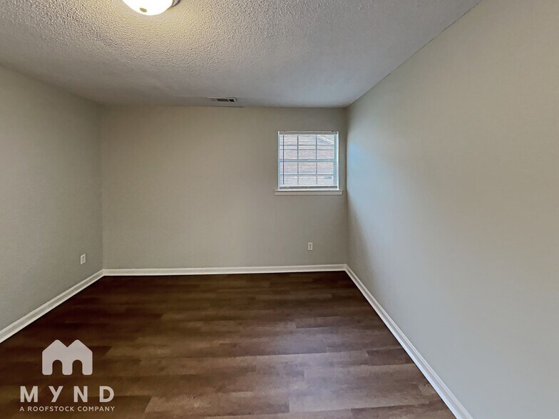 Building Photo - 320 Navajo Pines Dr