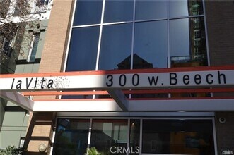 Building Photo - 300 W Beech St