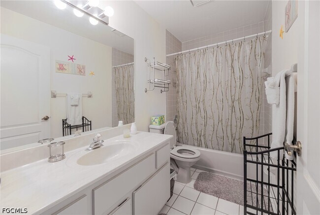 Building Photo - 105 SW 39th Pl