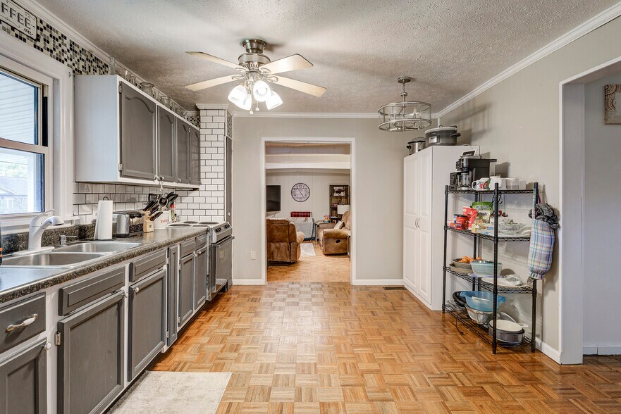 Building Photo - 2027 Katelyn Dr