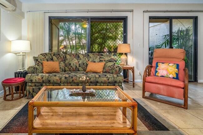 Building Photo - Fully Furnished 2 Bed/1.5 Bath, Maui Gardens Condo with Resort Amenities and Steps to the Beach!