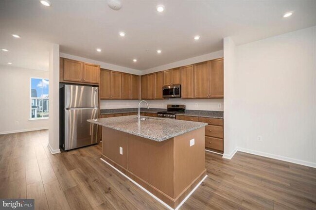 Building Photo - 325 Crab Apple Dr