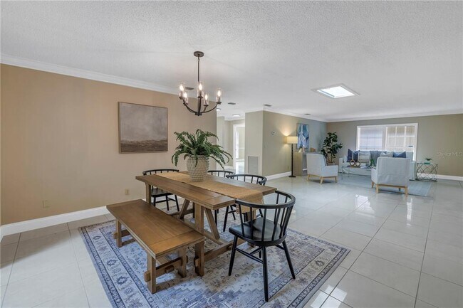 Building Photo - 2267 Heron Cir