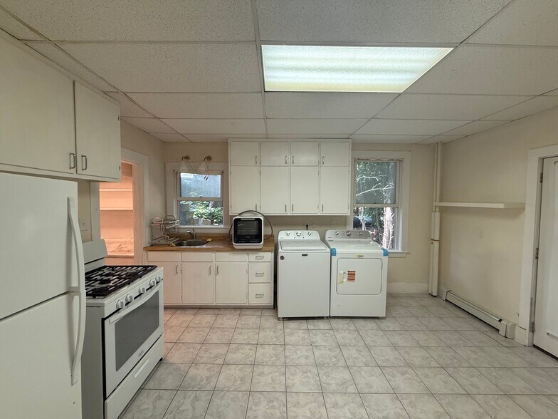 Gas cooking - 39 Newtonville Ave