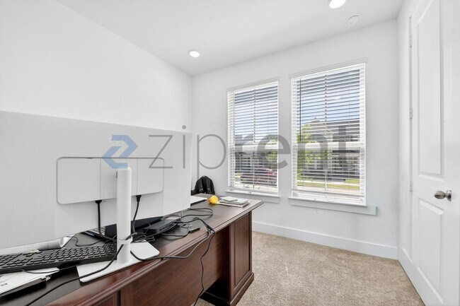 Building Photo - 3140 Eddington Dr