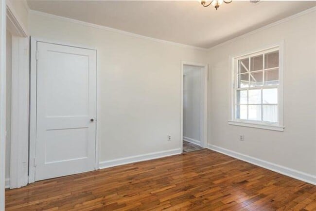 Building Photo - High Point Terrace 3BR 1 bath