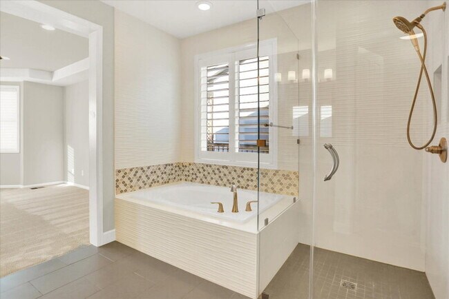 Building Photo - 7576 Oasis Dr