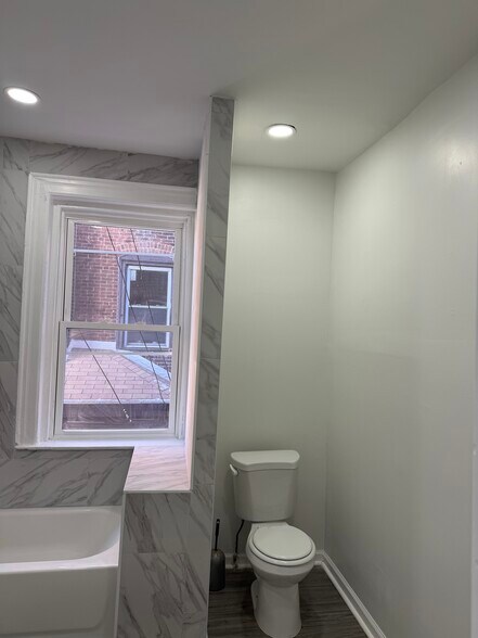 Building Photo - 5719 N Park Ave