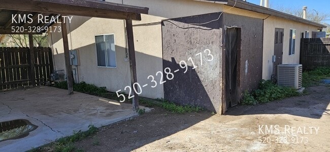 Building Photo - 1616 N Mohave Ave