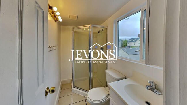 Building Photo - $1,000 Rent Credit if move-in occurs befor...