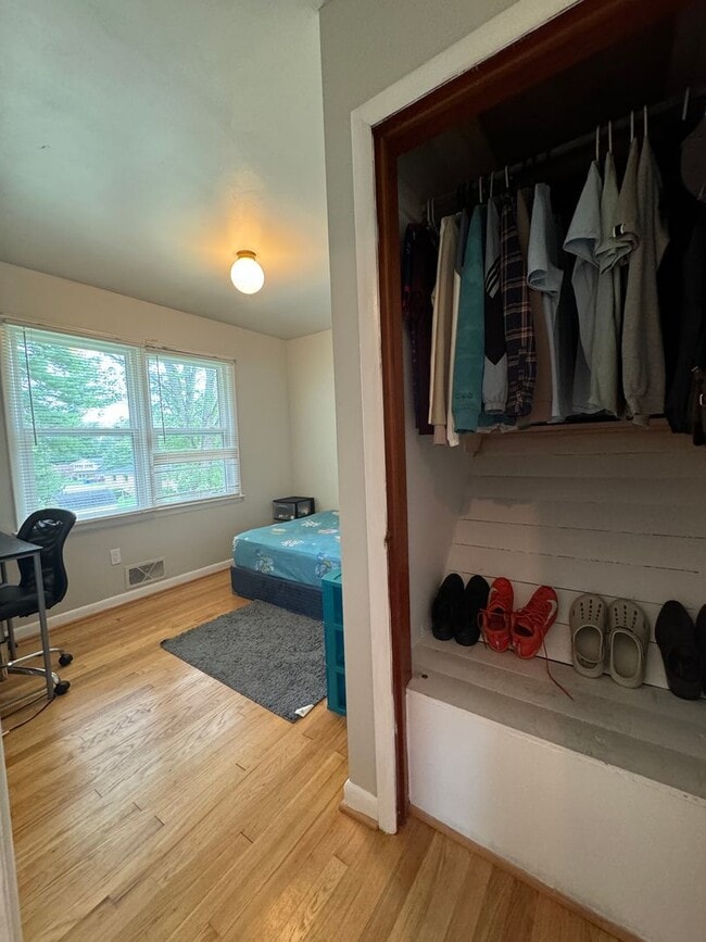 Building Photo - Spacious Home close to VT campus - 3bd 2ba