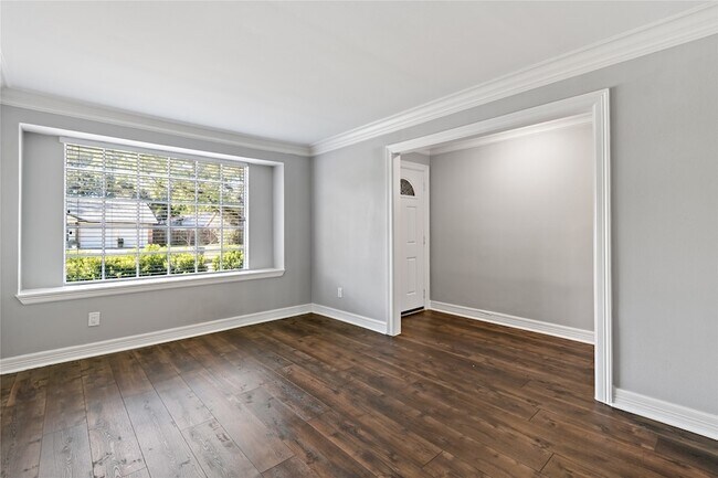 Building Photo - 5806 Ludington Dr