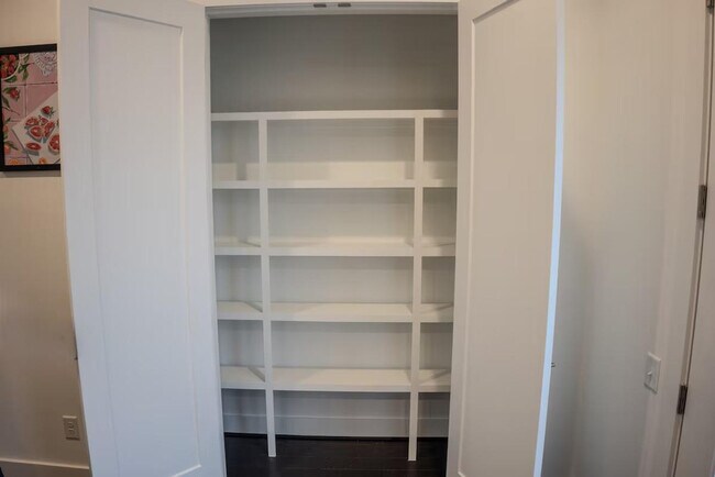 Building Photo - 1680 Memorial Dr SE