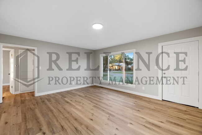 Building Photo - 2548 N Somerset Ave