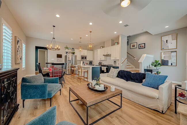 Building Photo - 909-A W 35th St