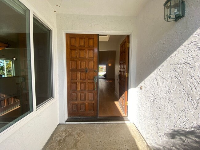 Building Photo - 4 Bedroom Encinitas home with Views!