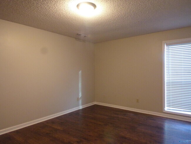 Building Photo - 100 Tess Cir