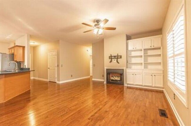 Building Photo - 465 Crestview Rd