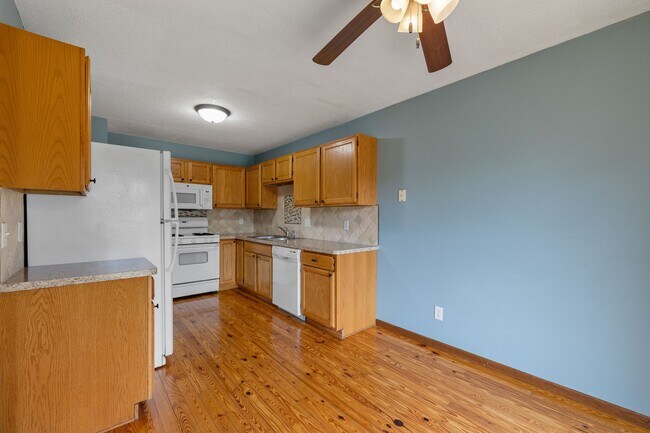 Building Photo - 16940 Glencoe Ave