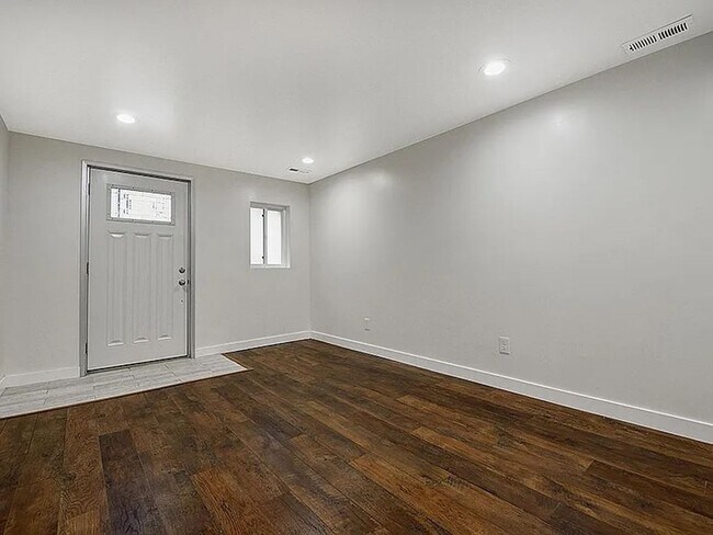 Building Photo - Classic Fauntleroy Home on a Spacious Lot ...