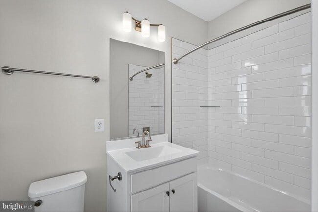 Building Photo - 22832 Tawny Pne Sq