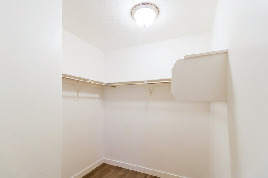 Building Photo - 13063 Summerdale Dr