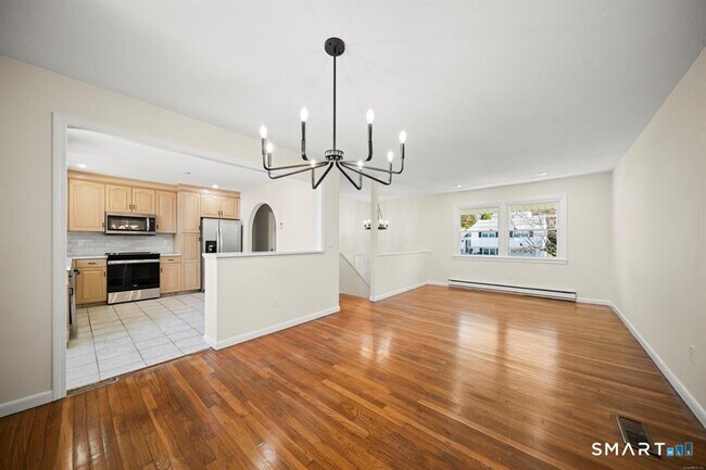 Building Photo - 25 Greenview Dr
