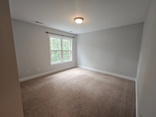 Building Photo - New Listing!!!!!