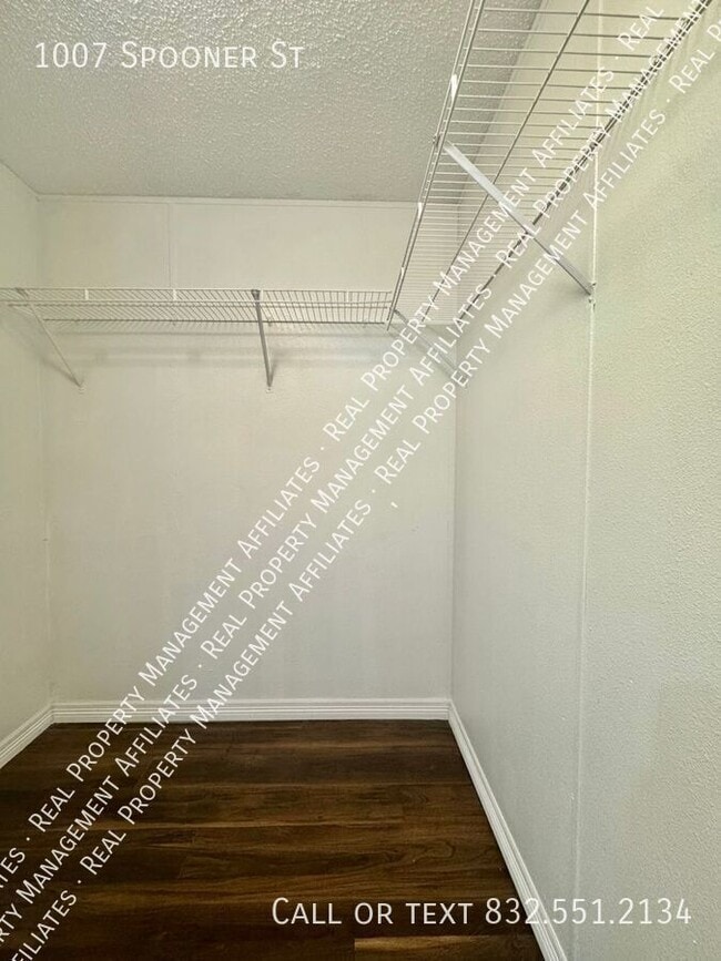 Building Photo - 1007 Spooner St