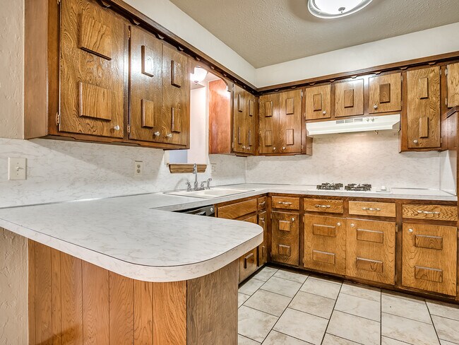 Building Photo - 1320 Frederick Dr