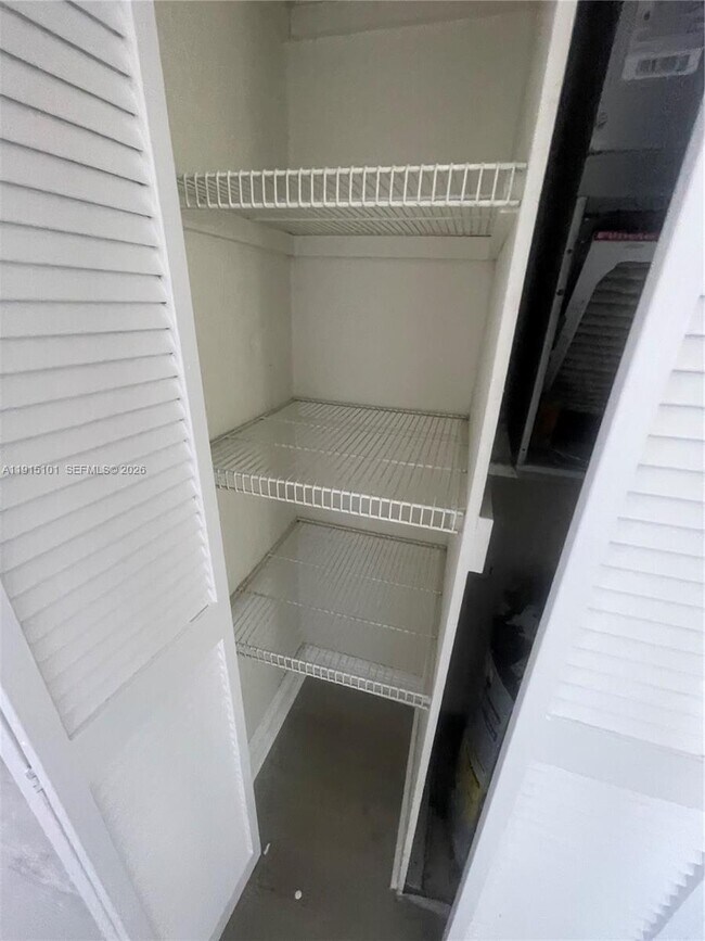 Building Photo - 110 SE 2nd St