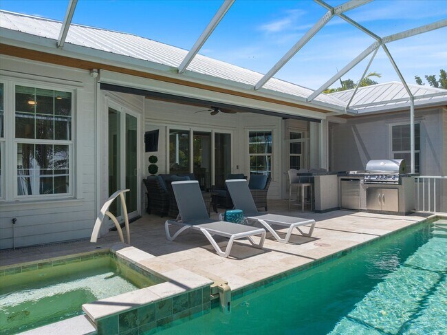 Building Photo - Furnished, Yearly 4bd Home on Siesta Key