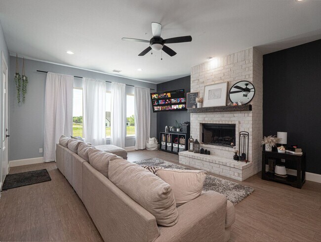 Building Photo - open concept 4bd - rent to own