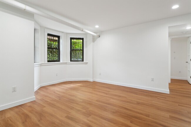 Building Photo - 110 Summit Ave