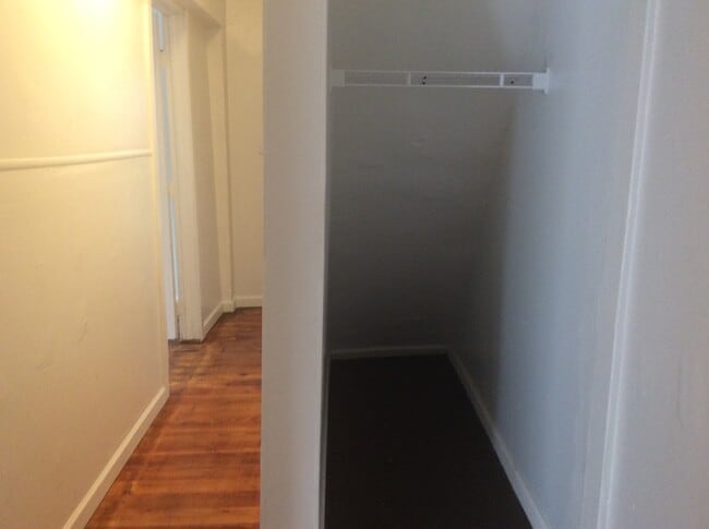Building Photo - Spacious 3 Bedroom, Laundry, East End Near...